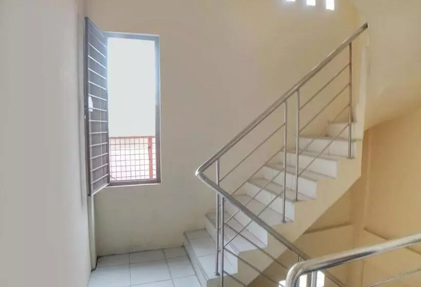 ホテル Spot On 91977 Kost Ketapang Syariah