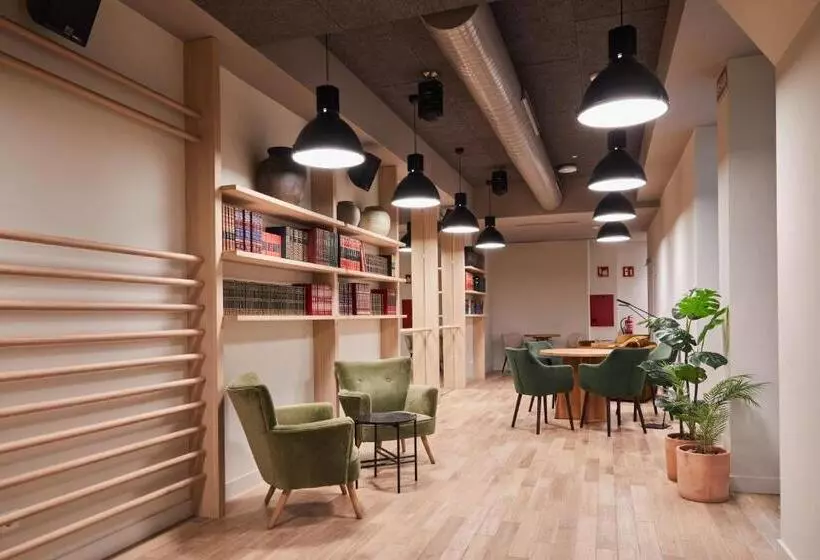 Latroupe Prado Hostel