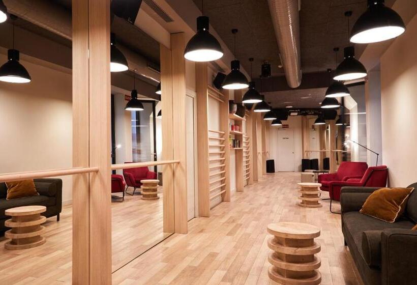 Latroupe Prado Hostel