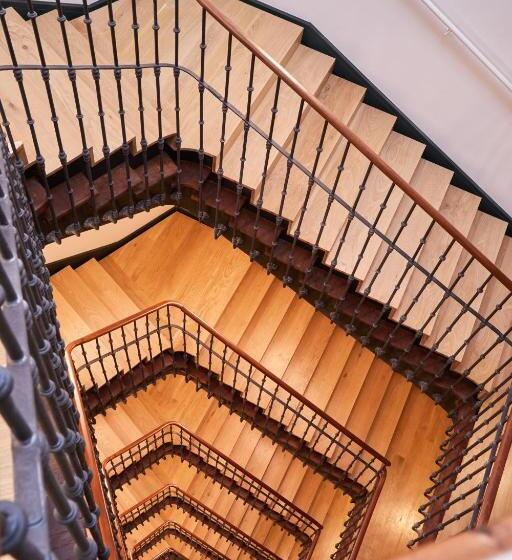 Latroupe Prado Hostel