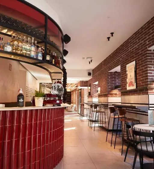 Latroupe Prado Hostel