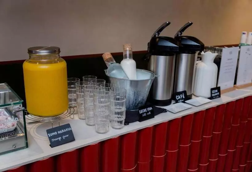 Latroupe Prado Hostel