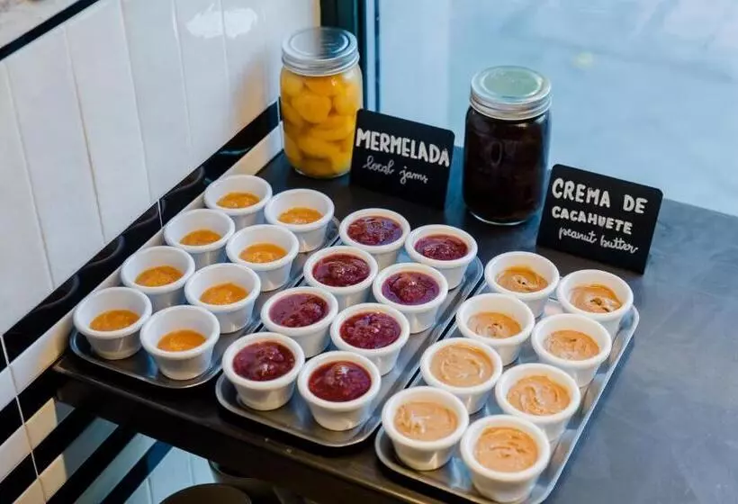 Latroupe Prado Hostel