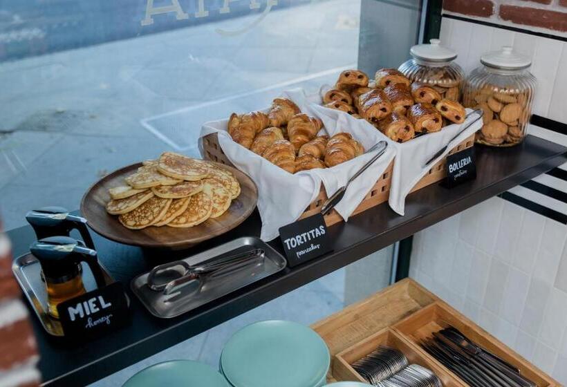 Latroupe Prado Hostel