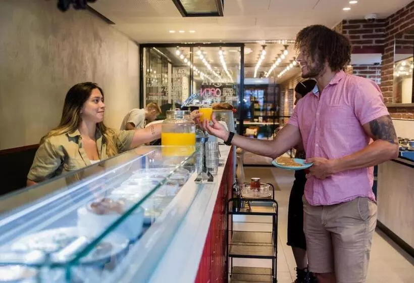 Latroupe Prado Hostel