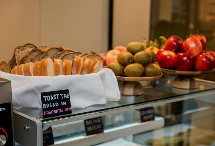 Latroupe Prado Hostel