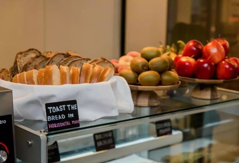 Latroupe Prado Hostel