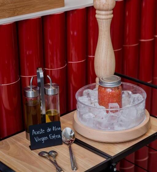 Latroupe Prado Hostel