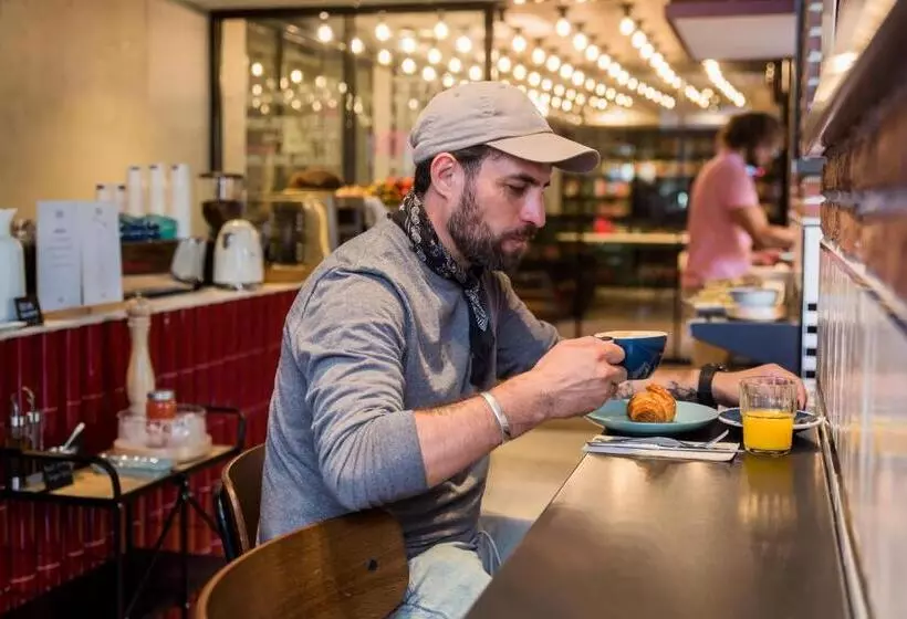 Latroupe Prado Hostel