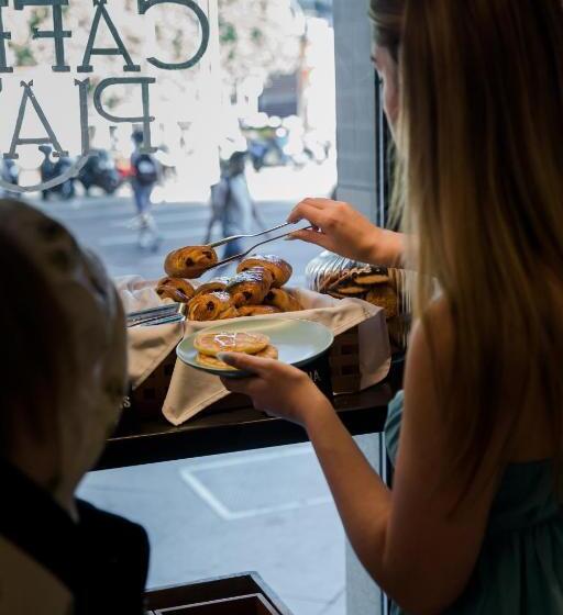 Latroupe Prado Hostel