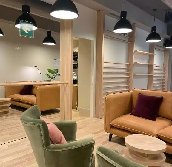 Latroupe Prado Hostel