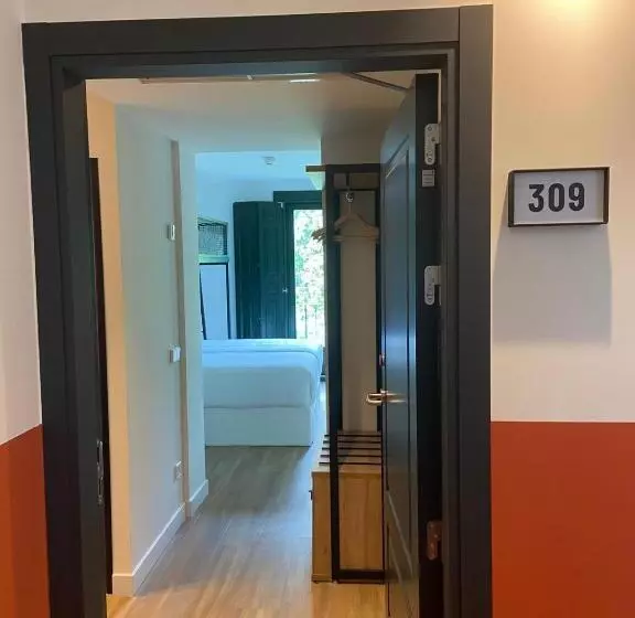 Latroupe Prado Hostel