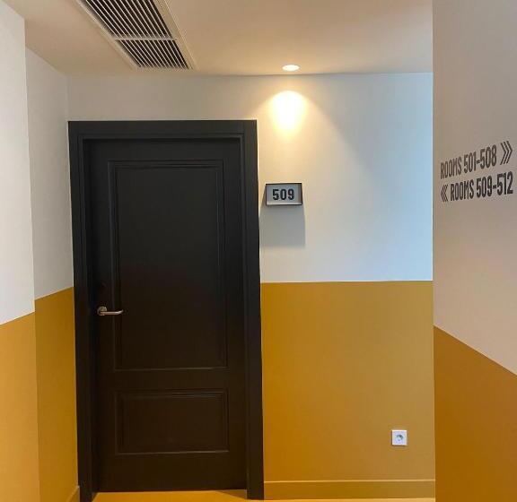 Latroupe Prado Hostel