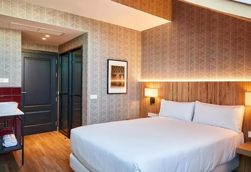 Latroupe Prado Hostel