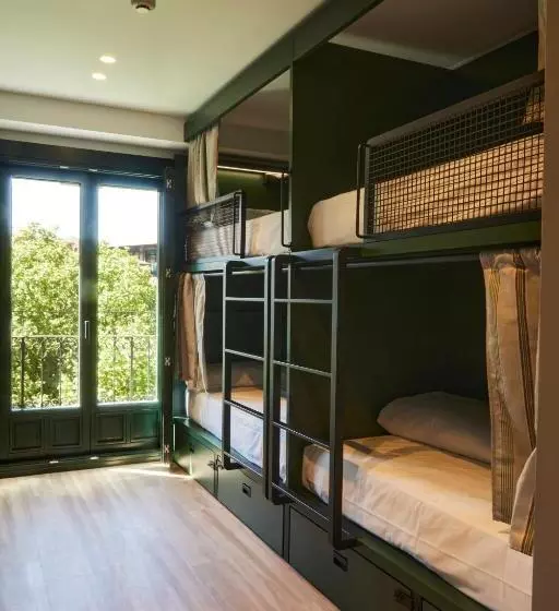 Latroupe Prado Hostel