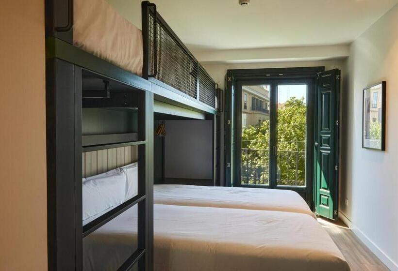 Latroupe Prado Hostel