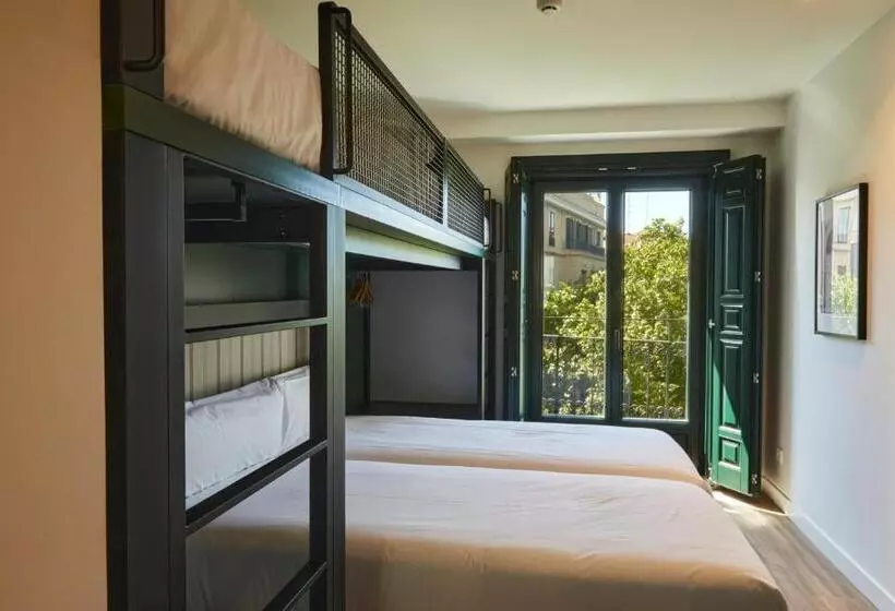 Latroupe Prado Hostel