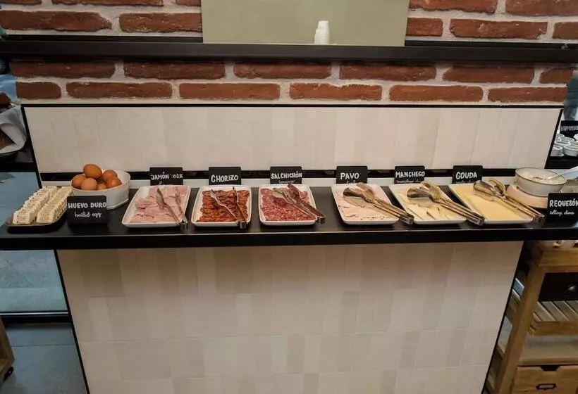 Latroupe Prado Hostel