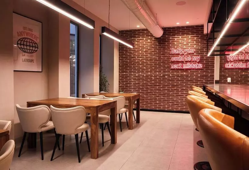 Latroupe Prado Hostel