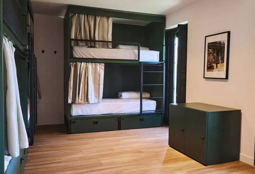 Latroupe Prado Hostel