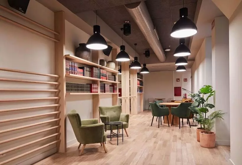 Latroupe Prado Hostel