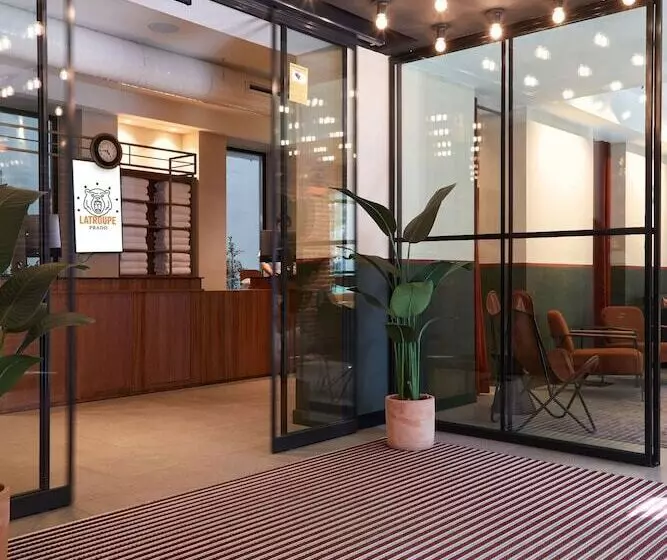 Latroupe Prado Hostel