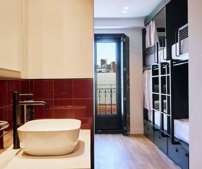Latroupe Prado Hostel
