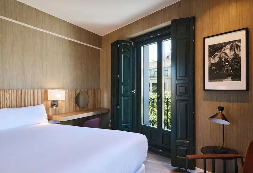 Latroupe Prado Hostel