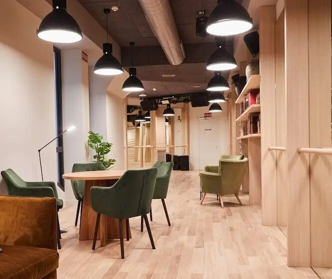 Latroupe Prado Hostel