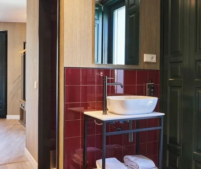 Latroupe Prado Hostel