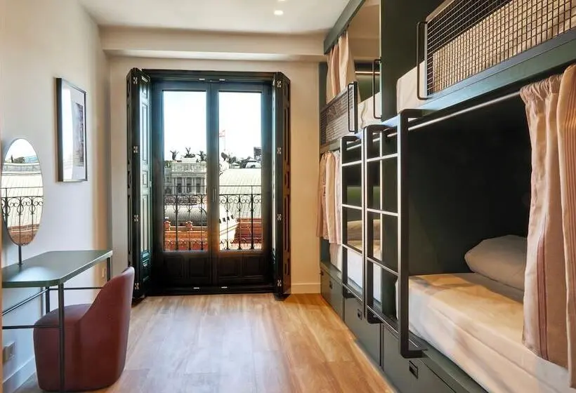 Latroupe Prado Hostel