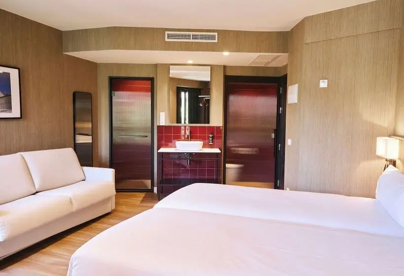 Latroupe Prado Hostel