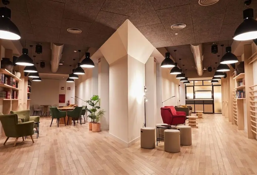 Latroupe Prado Hostel