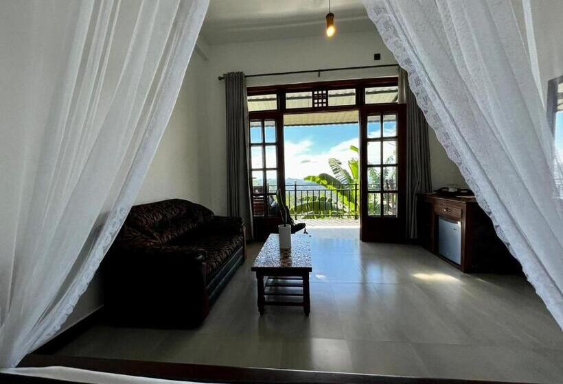 Pensionat Eagle View Villa