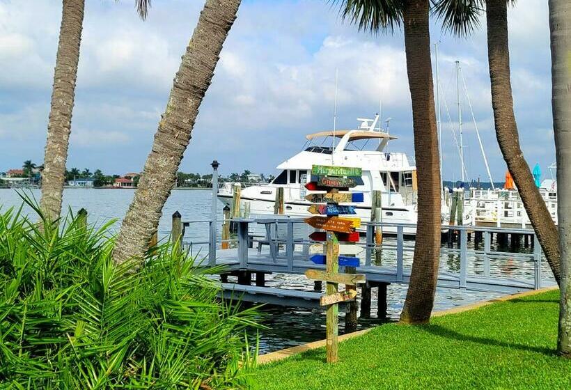 Searenity, Waterside Studio In The Heart Of Treasure Island, Walk To Beach