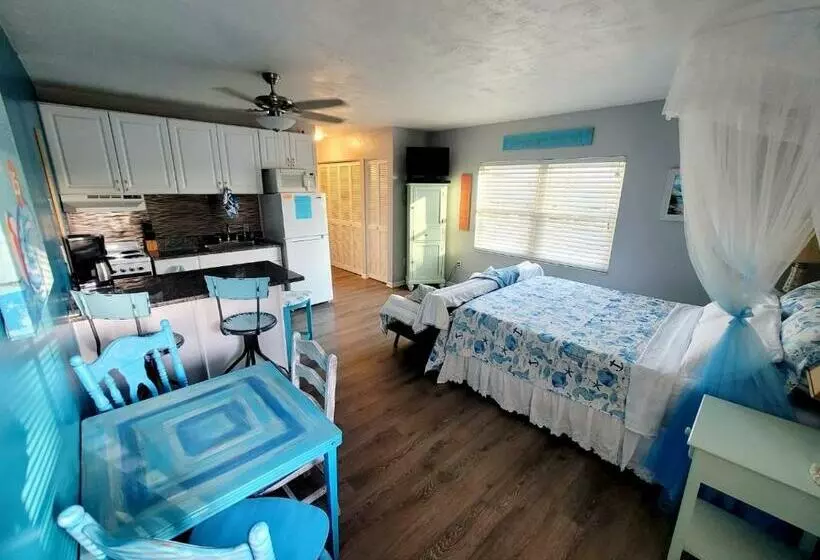 Searenity, Waterside Studio In The Heart Of Treasure Island, Walk To Beach