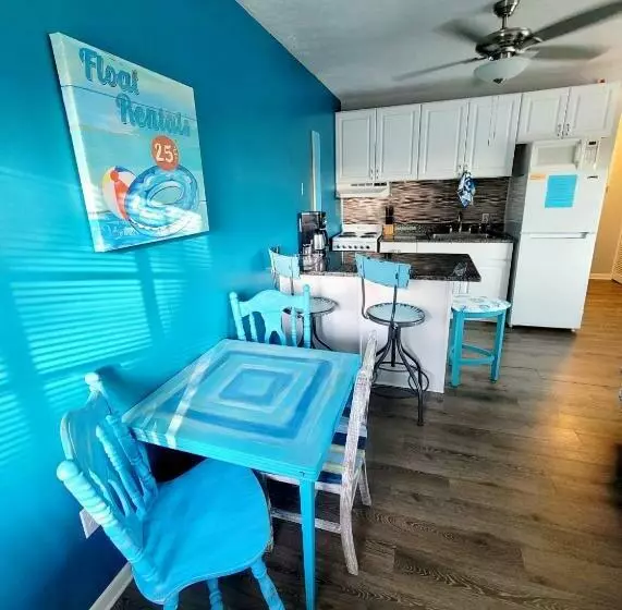 Searenity, Waterside Studio In The Heart Of Treasure Island, Walk To Beach