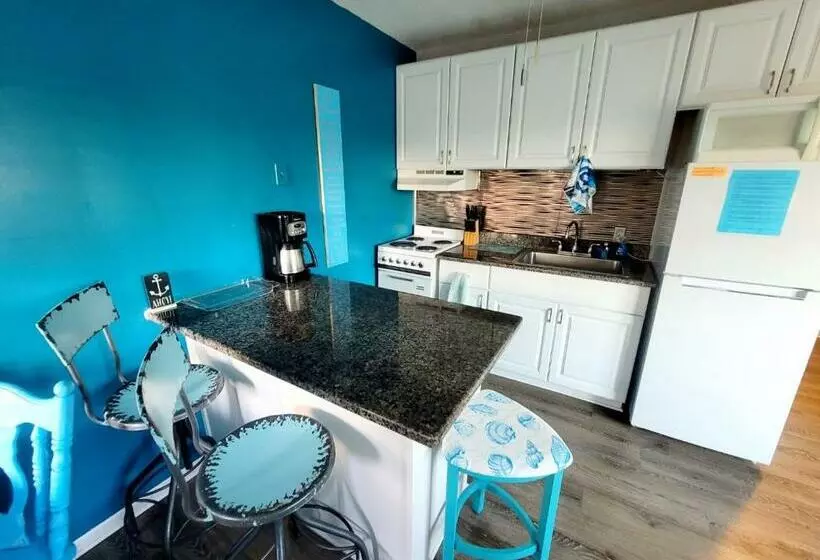 Searenity, Waterside Studio In The Heart Of Treasure Island, Walk To Beach