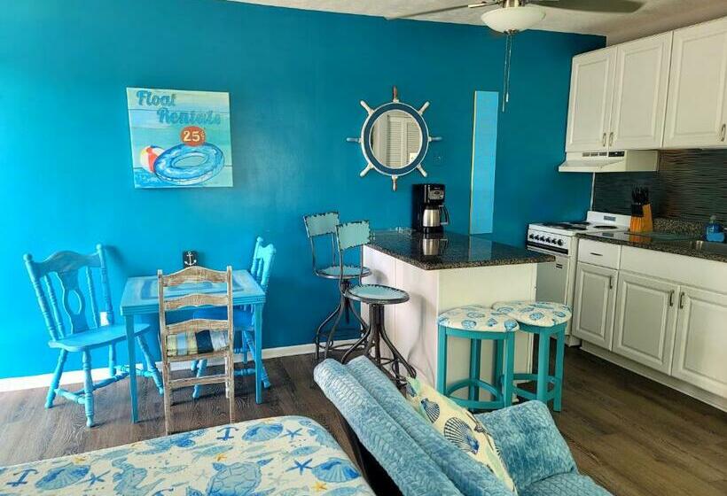 Searenity, Waterside Studio In The Heart Of Treasure Island, Walk To Beach
