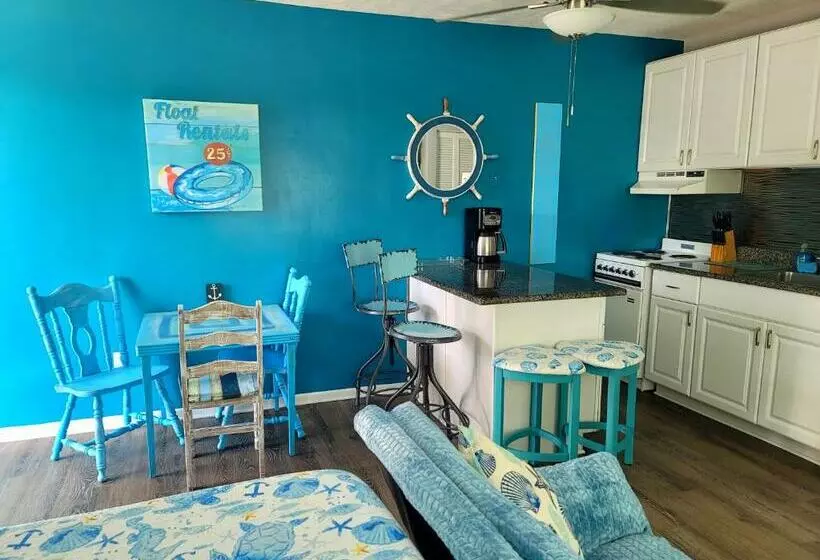 Searenity, Waterside Studio In The Heart Of Treasure Island, Walk To Beach