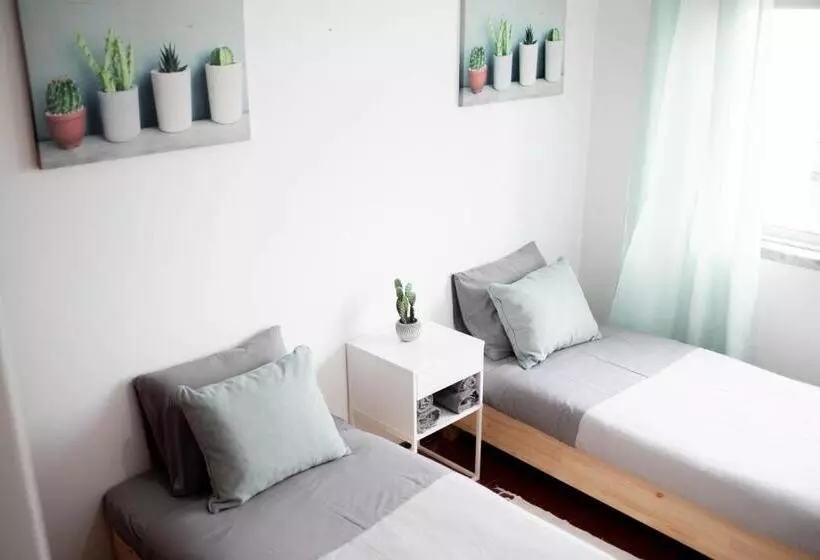 Retkeilymaja Baleal Surf Emotions