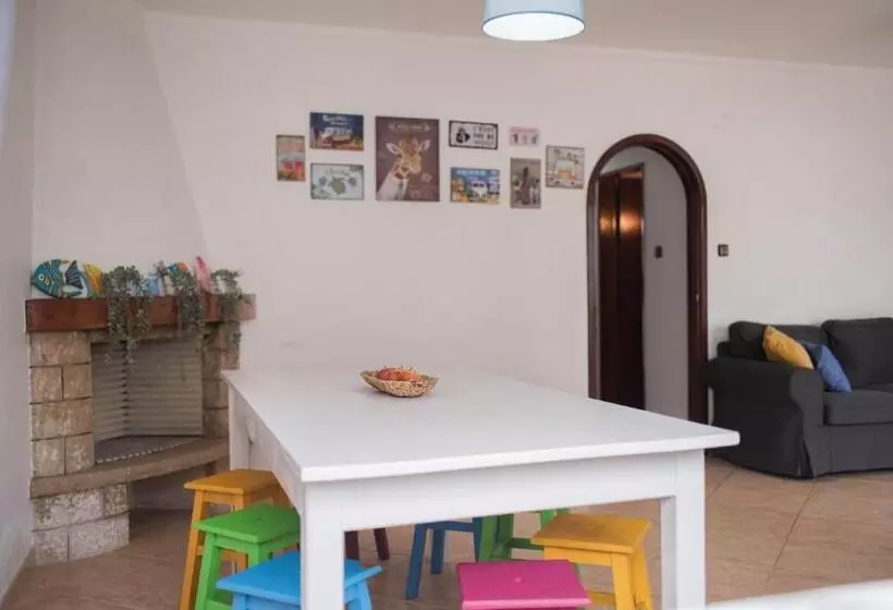 Retkeilymaja Baleal Surf Emotions