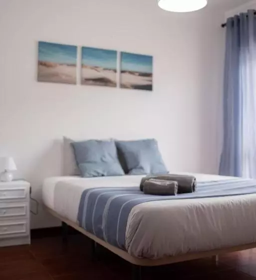 Retkeilymaja Baleal Surf Emotions