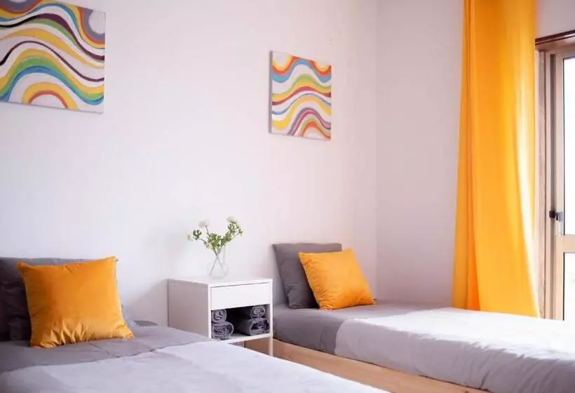 Retkeilymaja Baleal Surf Emotions