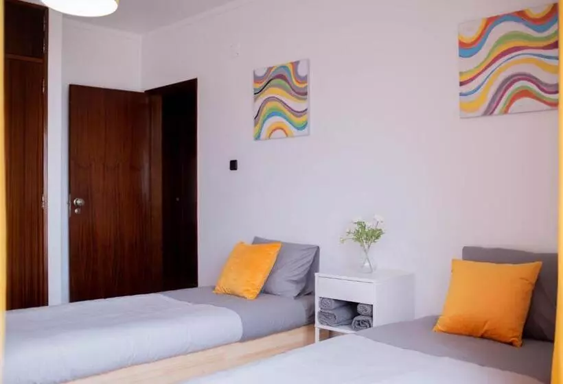 Retkeilymaja Baleal Surf Emotions