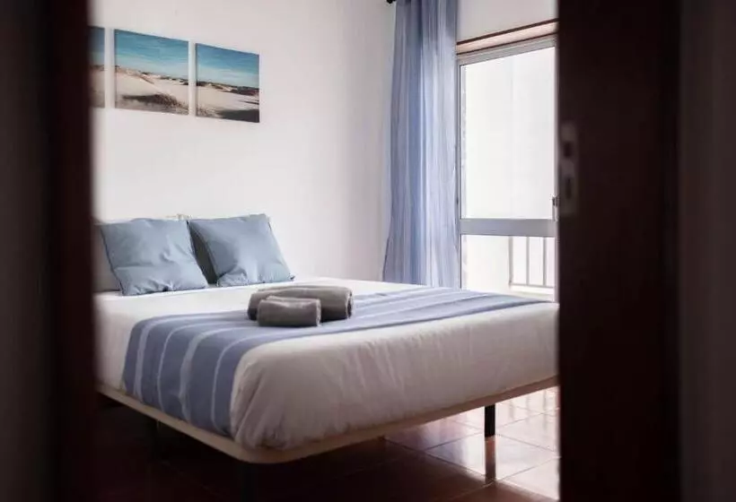 Retkeilymaja Baleal Surf Emotions