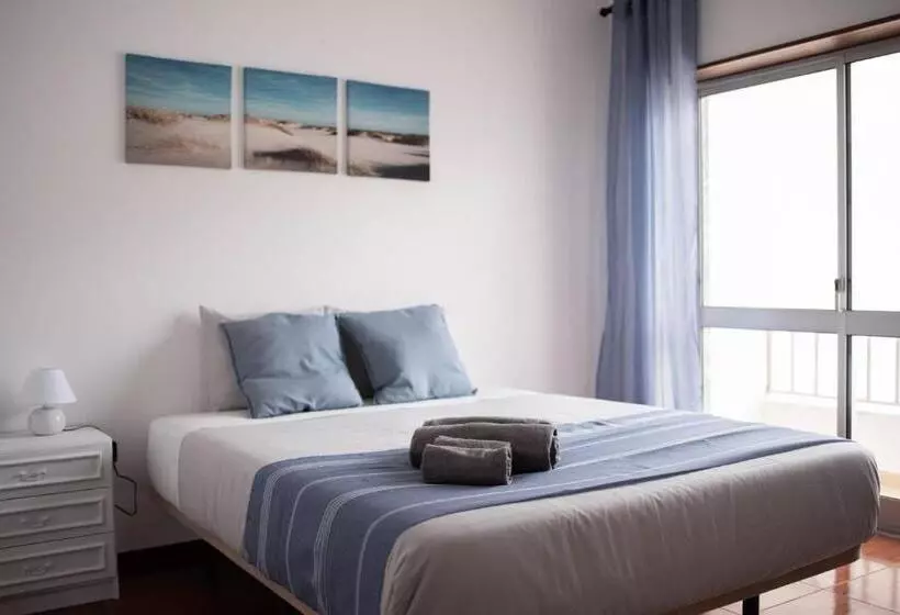 Retkeilymaja Baleal Surf Emotions