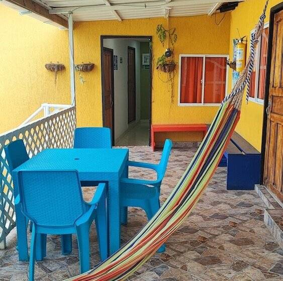 הוסטל Hospedar Frente Al Aeropuerto