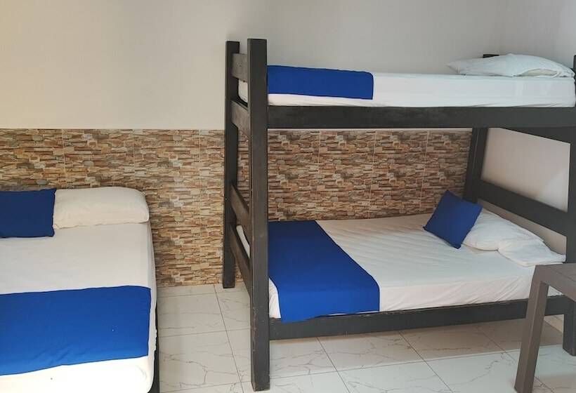 הוסטל Hospedar Frente Al Aeropuerto