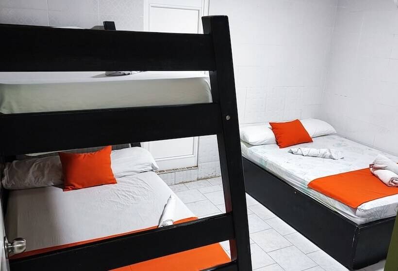 הוסטל Hospedar Frente Al Aeropuerto